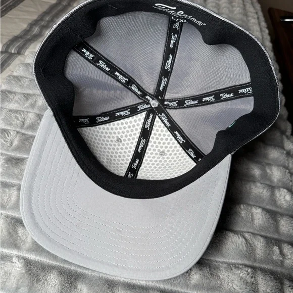 Titleist fitted L/XL Golf Hat, FJ, Pro V1 - Picture 6 of 8